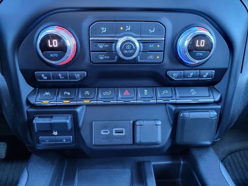 Used 2020 GMC Sierra 1500 AT4 w/ Off-Road Performance Package image 16