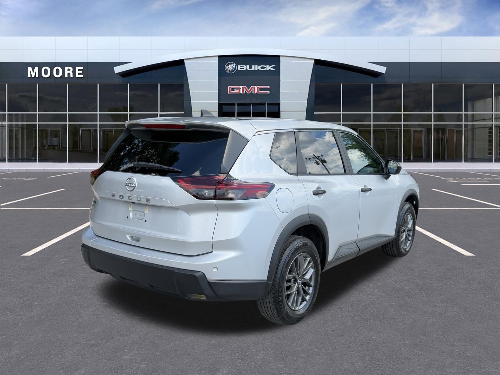 Used 2024 Nissan Rogue S FWD image 3