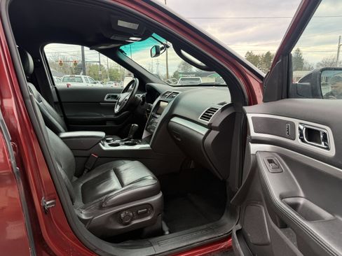 Used 2014 Ford Explorer XLT w/ Equipment Group 202A image 10