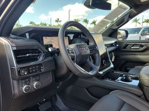 Used 2025 GMC Yukon XL Elevation image 9