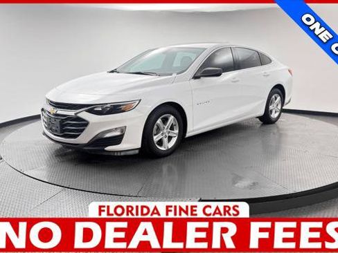 Used 2022 Chevrolet Malibu LS FWD image 1
