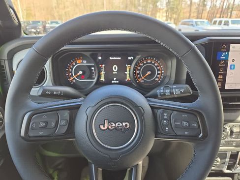 Used 2025 Jeep Wrangler Sport S image 19