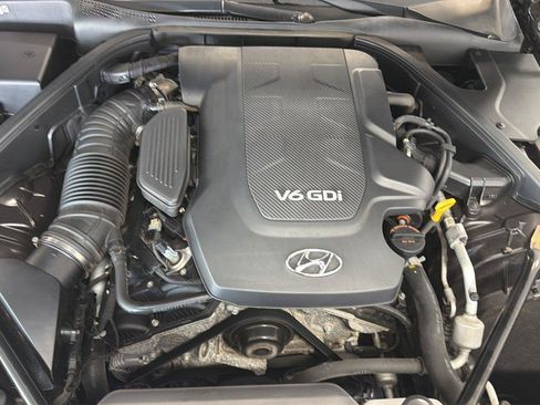 Used 2015 Hyundai Genesis 3.8 AWD/4WD image 9