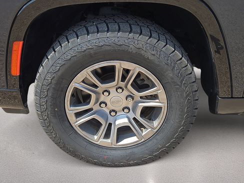 Used 2023 Jeep Wagoneer 2WD image 11