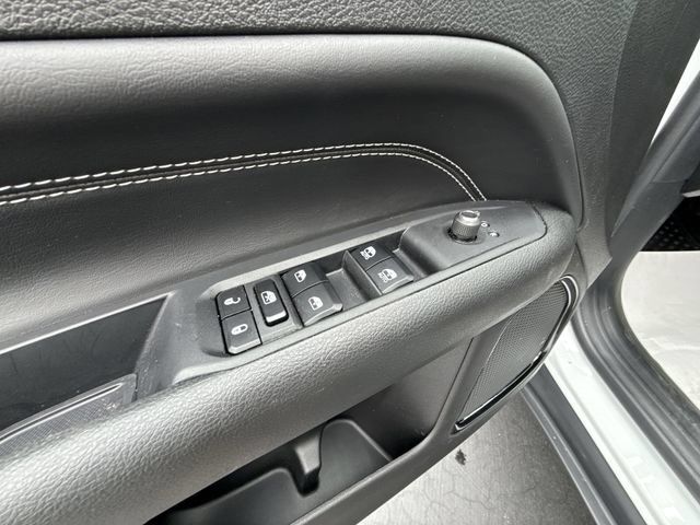 Used 2023 Jeep Compass Latitude w/ Convenience Group AWD/4WD image 22