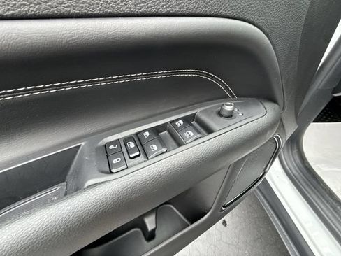Used 2023 Jeep Compass Latitude w/ Convenience Group AWD/4WD image 22