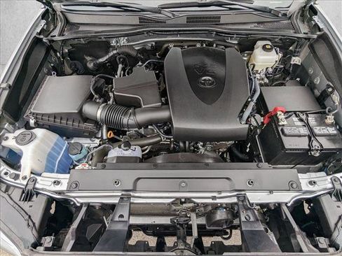 Certified 2023 Toyota Tacoma TRD Off-Road image 28