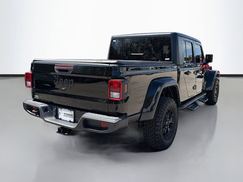Used 2021 Jeep Gladiator Willys image 3