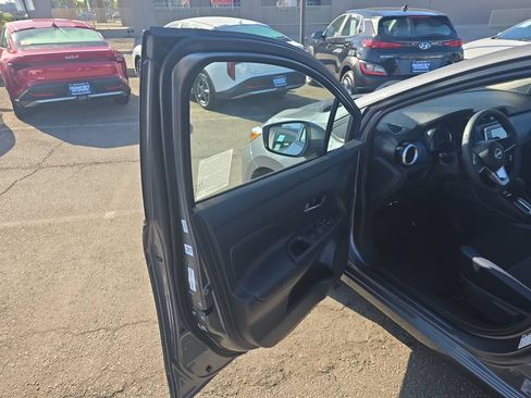 Used 2025 Nissan Versa SV FWD image 10