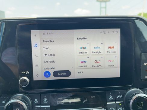 Used 2024 Toyota Highlander XLE image 29