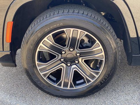 Certified 2024 Jeep Wagoneer 2WD w/ Premium Group I image 12