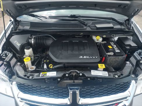 Used 2015 Dodge Grand Caravan SXT FWD image 37