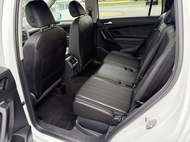 Used 2023 Volkswagen Tiguan SE w/ Panoramic Sunroof Package AWD/4WD image 8