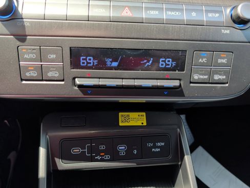 New 2026 Hyundai Kona Limited FWD image 18