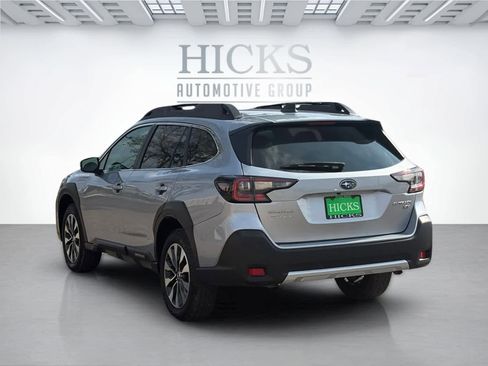 Used 2025 Subaru Outback Limited XT image 3
