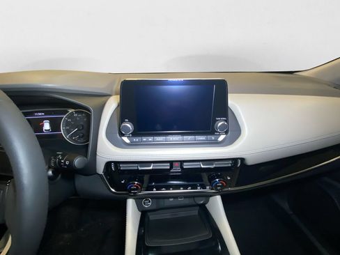 Used 2023 Nissan Rogue SL AWD/4WD image 11