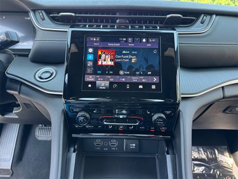 New 2025 Jeep Grand Cherokee L Laredo w/ Luxury Tech Group I image 28