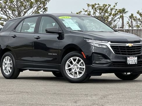 Used 2023 Chevrolet Equinox LS FWD image 2