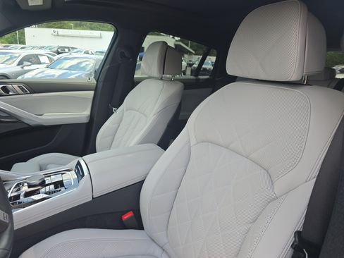 Used 2026 BMW X6 xDrive40i AWD/4WD image 17
