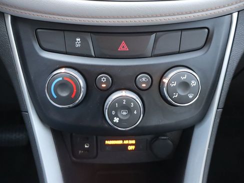Used 2019 Chevrolet Trax LS FWD image 10