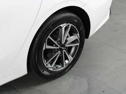 Used 2023 Kia Forte LXS image 11