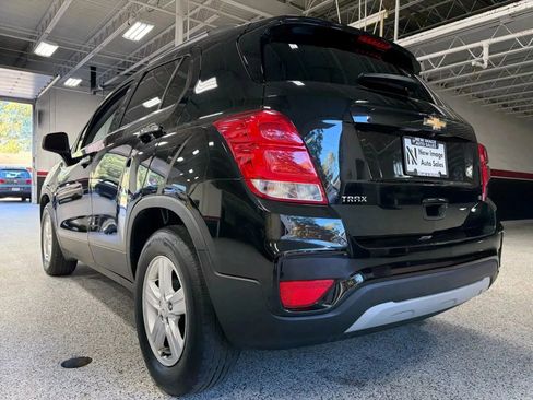 Used 2020 Chevrolet Trax LT w/ LT Convenience Package image 3