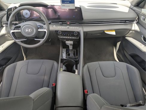 Certified 2025 Hyundai Elantra SEL FWD image 12
