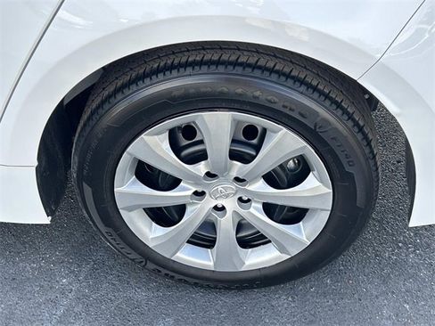 Used 2025 Toyota Corolla LE image 12