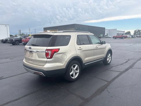 Used 2017 Ford Explorer XLT w/ Equipment Group 202A AWD/4WD image 12