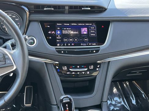 Certified 2024 Cadillac XT5 Sportv w/ Platinum Package image 16