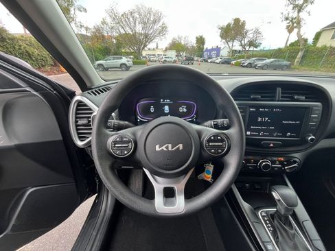 Used 2025 Kia Soul LX w/ LX Technology Package image 32