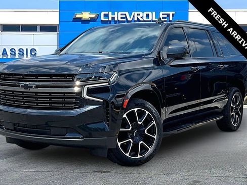 Used 2021 Chevrolet Suburban RST AWD/4WD image 2