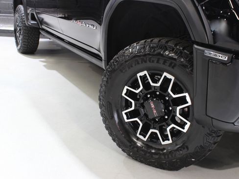 Used 2024 GMC Sierra 2500 AT4X image 22