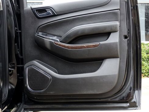 Used 2017 Chevrolet Suburban LT image 40