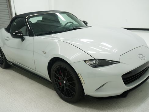 Used 2016 MAZDA MX-5 Miata Club w/ Brembo/BBS Package RWD image 3