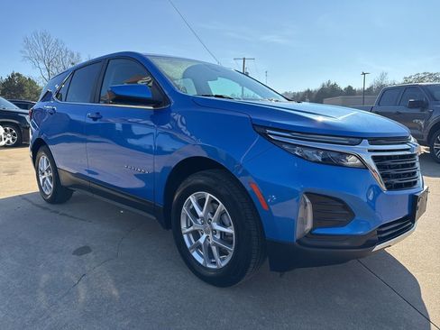 Used 2024 Chevrolet Equinox LT image 3