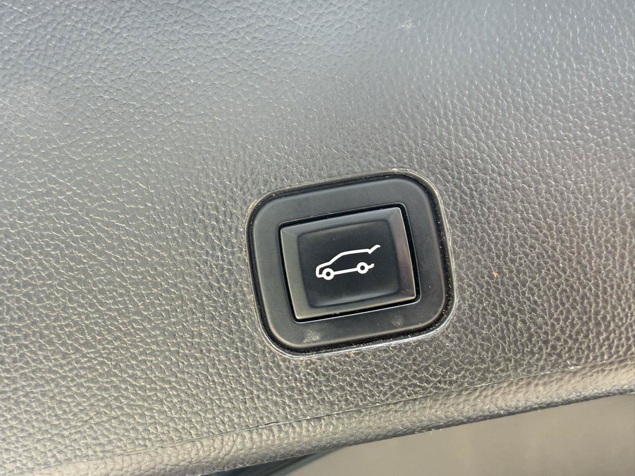 Used 2014 Cadillac SRX Performance w/ Driver Awareness Package FWD image 27