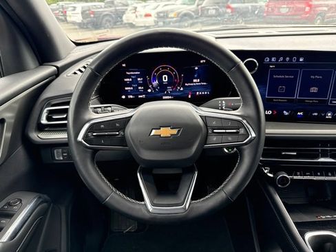 Used 2025 Chevrolet Traverse LT AWD/4WD image 16