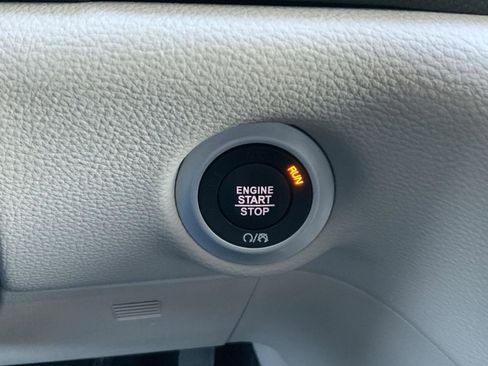 Used 2022 Chrysler Pacifica Touring-L image 33