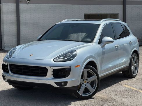 Used 2016 Porsche Cayenne S AWD/4WD image 2