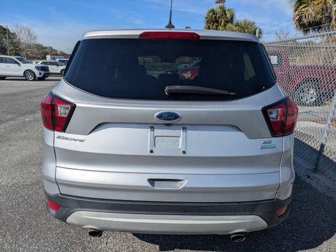 Used 2019 Ford Escape SE image 4
