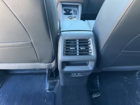 New 2025 Volkswagen Tiguan SE image 16