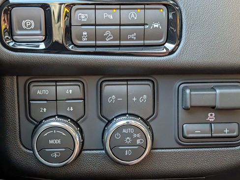 New 2026 GMC Yukon XL Denali w/ Denali Reserve Package AWD/4WD image 15