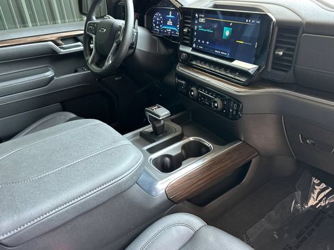 Used 2023 Chevrolet Silverado 1500 LT Trail Boss w/ LT Trail Boss Premium Package AWD/4WD image 16
