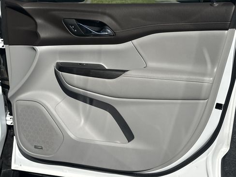 Used 2020 GMC Acadia SLT w/ LPO, Floor Liner Package AWD/4WD image 13