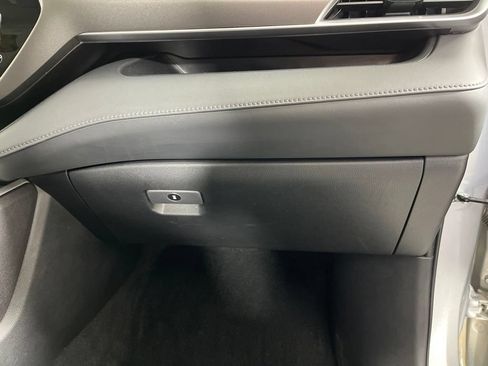 Used 2022 Toyota Highlander LE FWD image 24