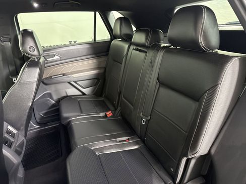 Used 2021 Volkswagen Atlas Cross Sport SE w/ Panoramic Sunroof Package image 21