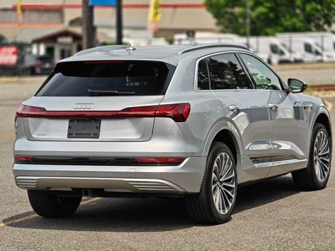 Used 2019 Audi e-tron Prestige w/ Prestige Package AWD/4WD image 21