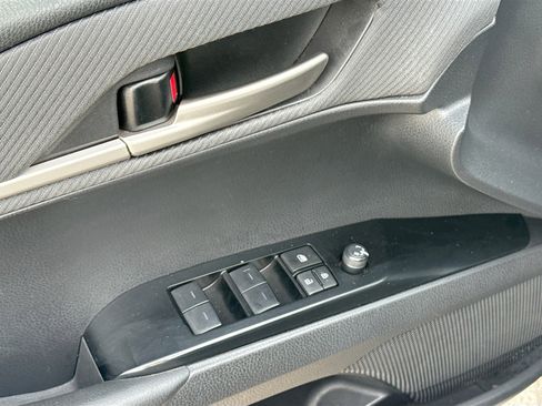 Used 2025 Toyota Camry SE w/ Convenience Package image 21