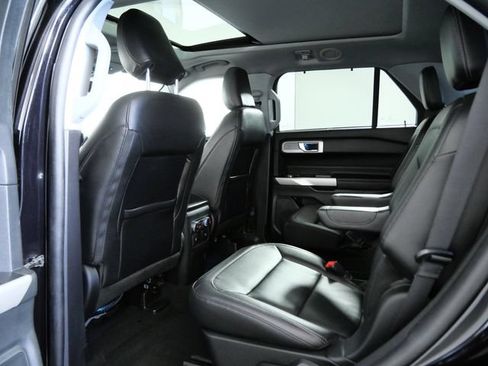 Used 2022 Ford Explorer Limited w/ Equipment Group 301A AWD/4WD image 11